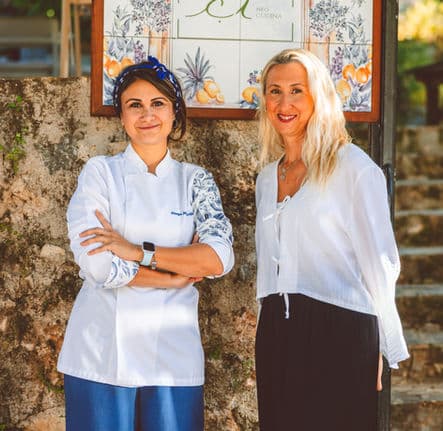 Simge Manacıoğlu ve Lisa Rose
